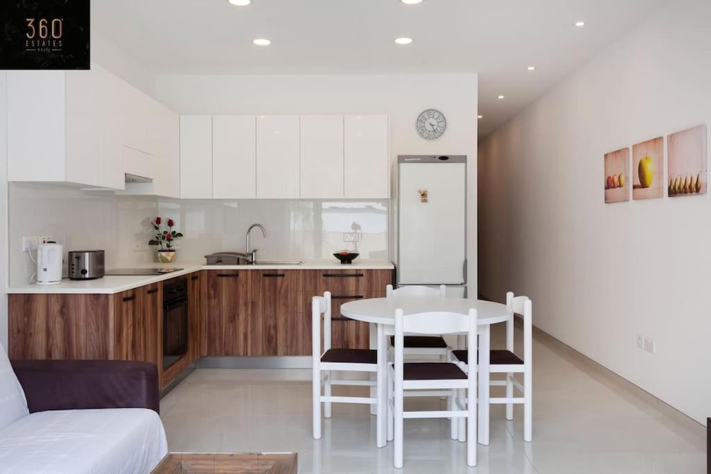 Comfy Apt With Terrace, 5 Mins To Sliema Ferries By 360 Estates Gzira Eksteriør billede