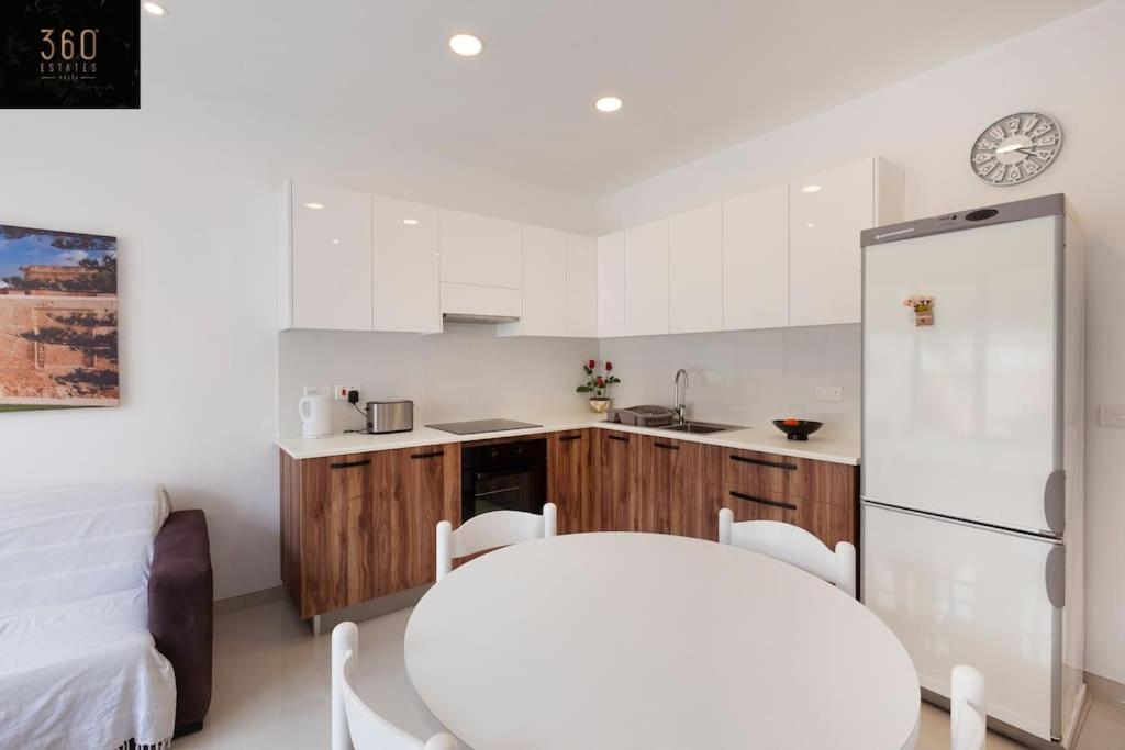 Comfy Apt With Terrace, 5 Mins To Sliema Ferries By 360 Estates Gzira Eksteriør billede